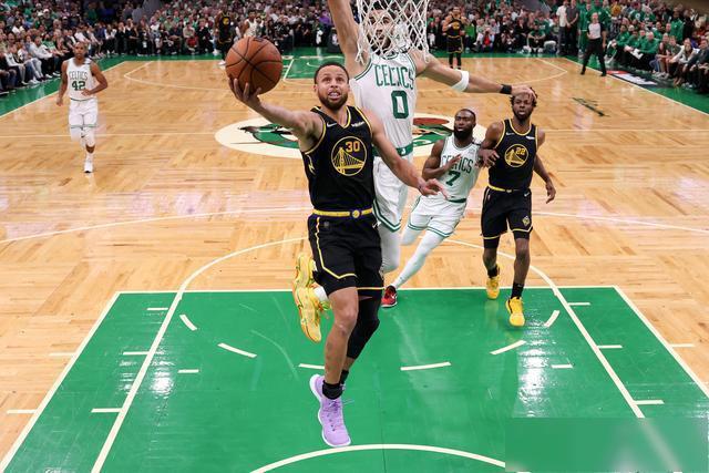 塔图姆三双阿德巴约24分 凯尔特人大胜热火1-0